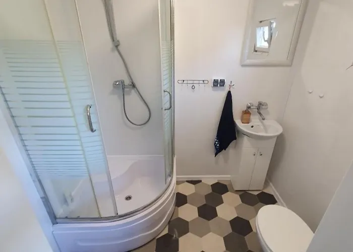 Nad Jeziorem Przy Lini Brzegowej Gorowychy, Pomorze 度假居 *