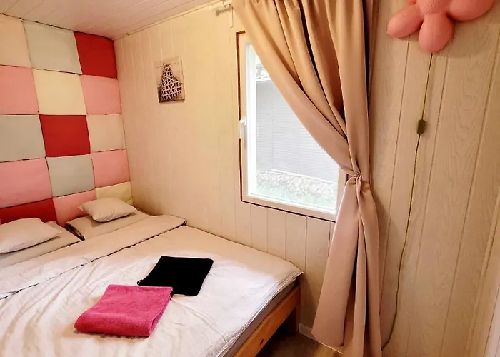 Nad Jeziorem Przy Lini Brzegowej Gorowychy, Pomorze 度假居